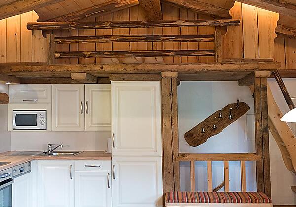 Almhütte_ Wohnraum mit Küche_Rosenhof_ Alpbach