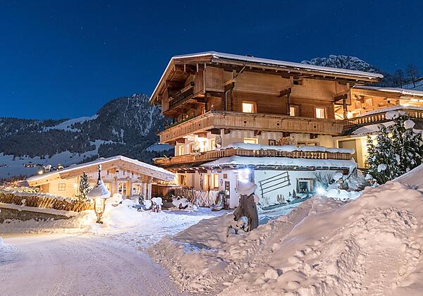 Rosenhof_Nacht_Alpbach_Winterurlaub_Almhütte