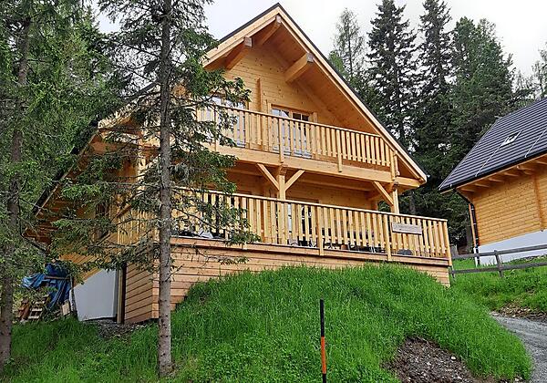 Haus von vorne Sommer