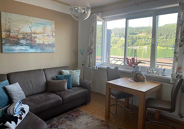 Wohnzimmer_Blick zum See