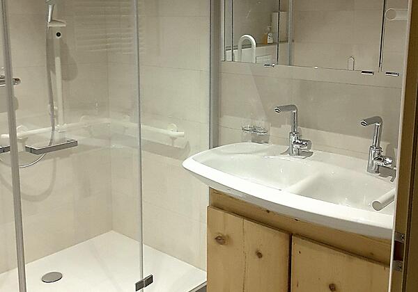 Badezimmer/stufenloser Duscheinstieg