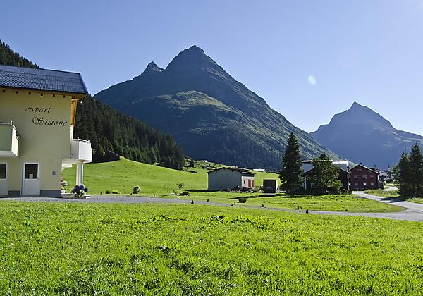 Blick auf die Gorfenspitze und Ballunspitze