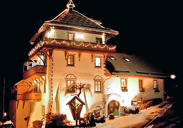 Kleines Märchenschloss in der Winternacht...