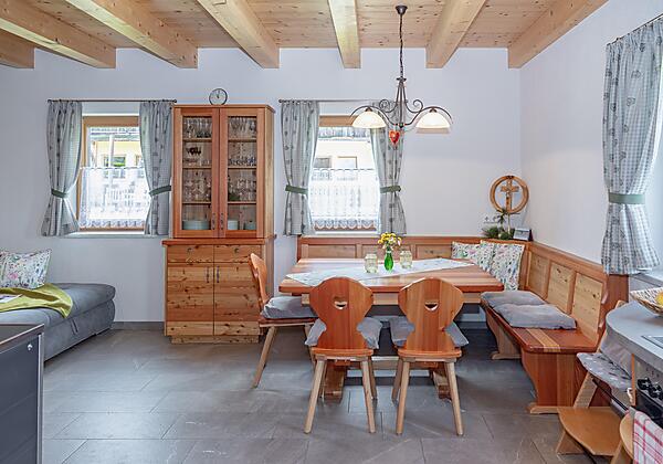 Die Sitzecke bietet genügend Platz zum verweilen