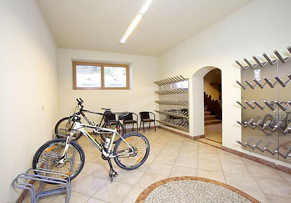 Ski- und Fahrradraum