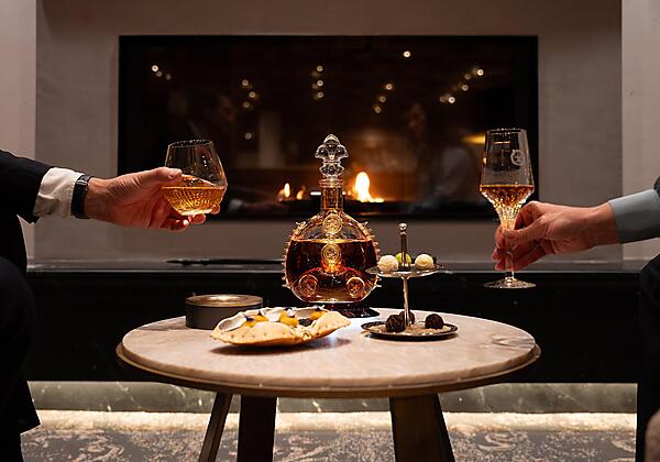 tr-royal-raum-lounge-kamin-klein