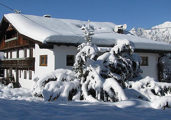Bauernhaus im Winter