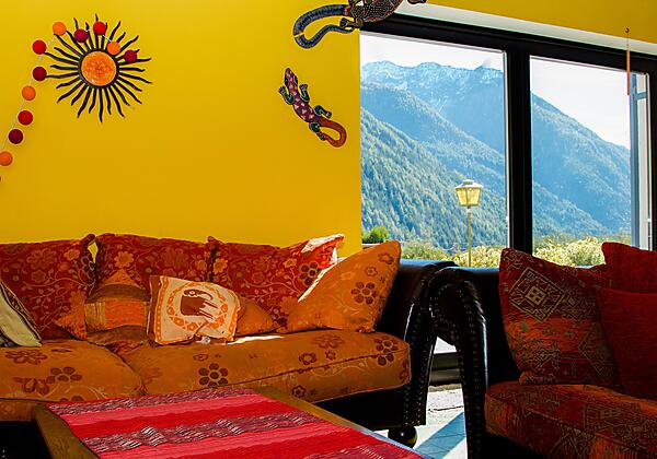 Wohnzimmer mit Blick auf Terasse