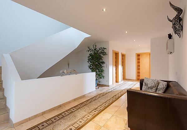 Villa_Werlberger_Hinterthiersee_19a_Gang_Stiegenha