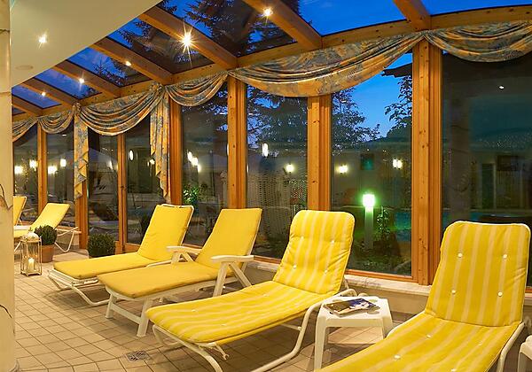 Wellnessbereich, Hallenbad