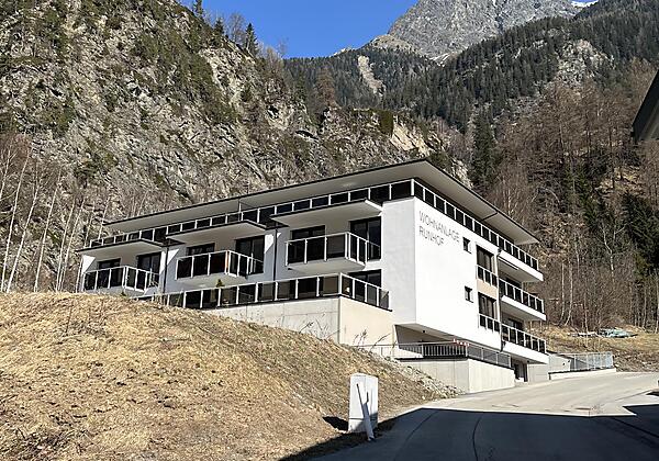 Sicht Bundesstrasse/Bushaltestelle