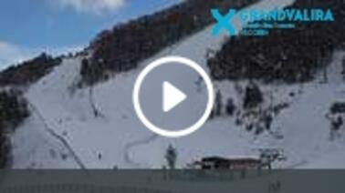 Blick auf Lifte und Pisten (2.250 m)