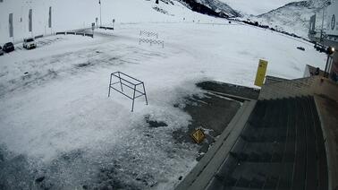 Blick auf den Parkplatz und Eingang Gondelbahn Richtung 